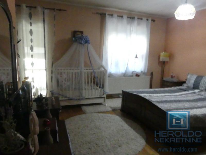 velika, prelepa kuća za višečlanu porodicu 58