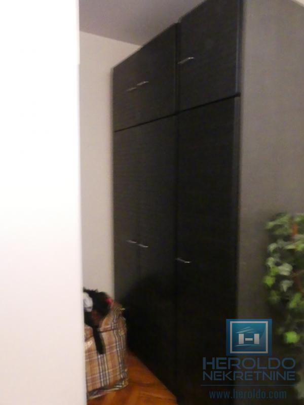 velika, prelepa kuća za višečlanu porodicu 80