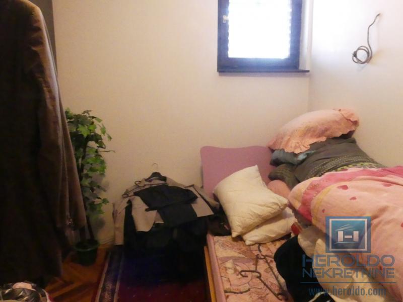 velika, prelepa kuća za višečlanu porodicu 81