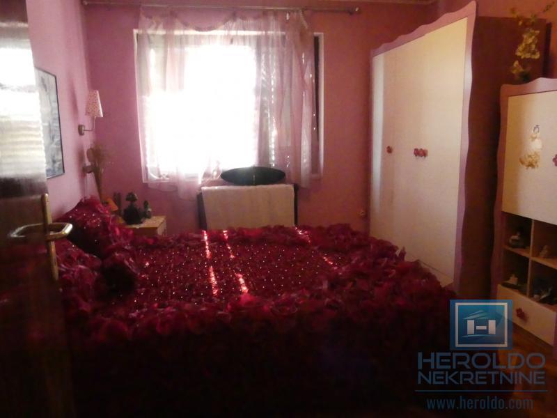 velika, prelepa kuća za višečlanu porodicu 82