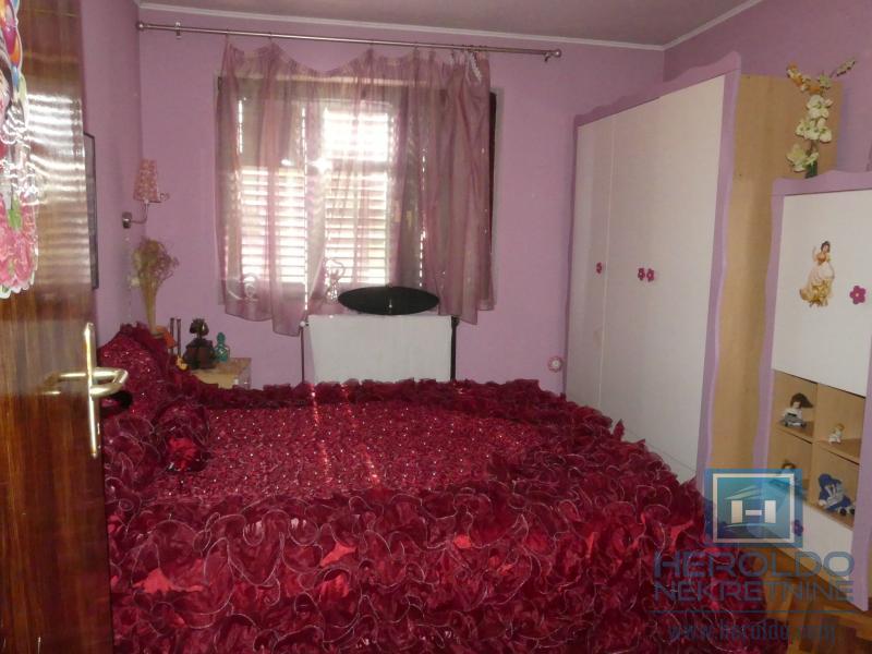 velika, prelepa kuća za višečlanu porodicu 83