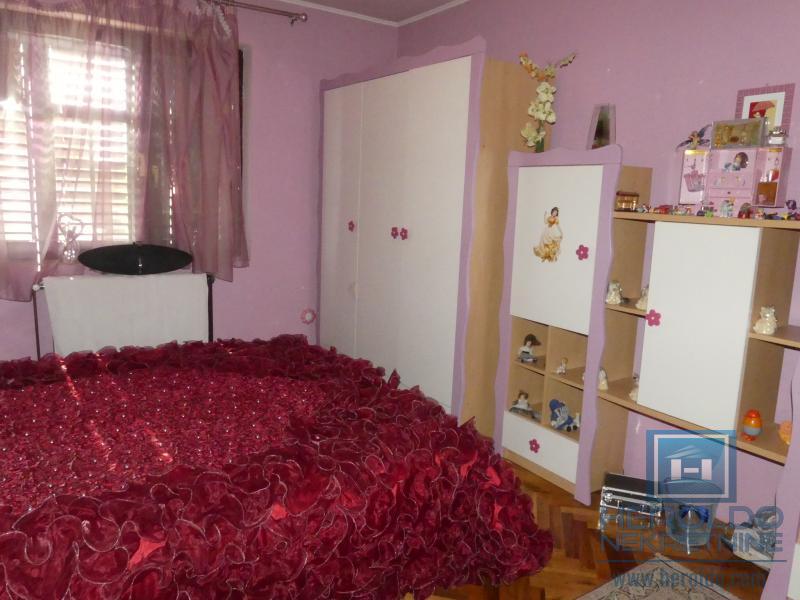 velika, prelepa kuća za višečlanu porodicu 84