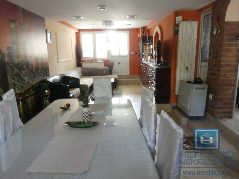 velika, prelepa kuća za višečlanu porodicu 22