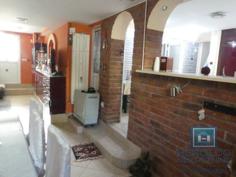 velika, prelepa kuća za višečlanu porodicu 23