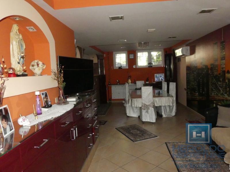 velika, prelepa kuća za višečlanu porodicu 25