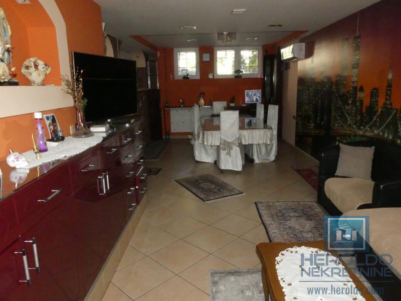 velika, prelepa kuća za višečlanu porodicu 26