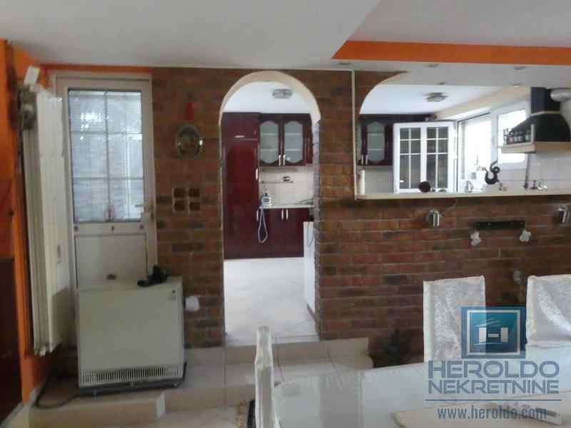 velika, prelepa kuća za višečlanu porodicu 27