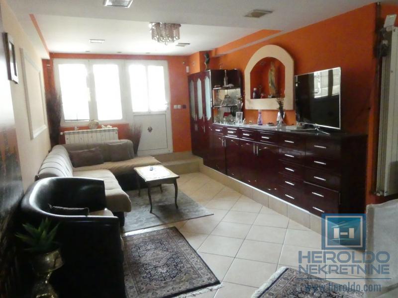 velika, prelepa kuća za višečlanu porodicu 28