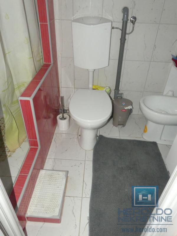 velika, prelepa kuća za višečlanu porodicu 32