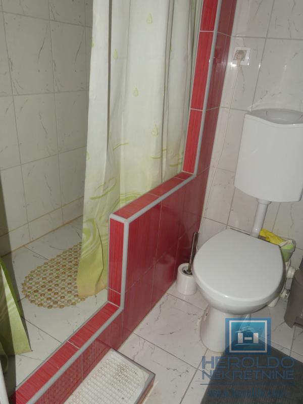 velika, prelepa kuća za višečlanu porodicu 33