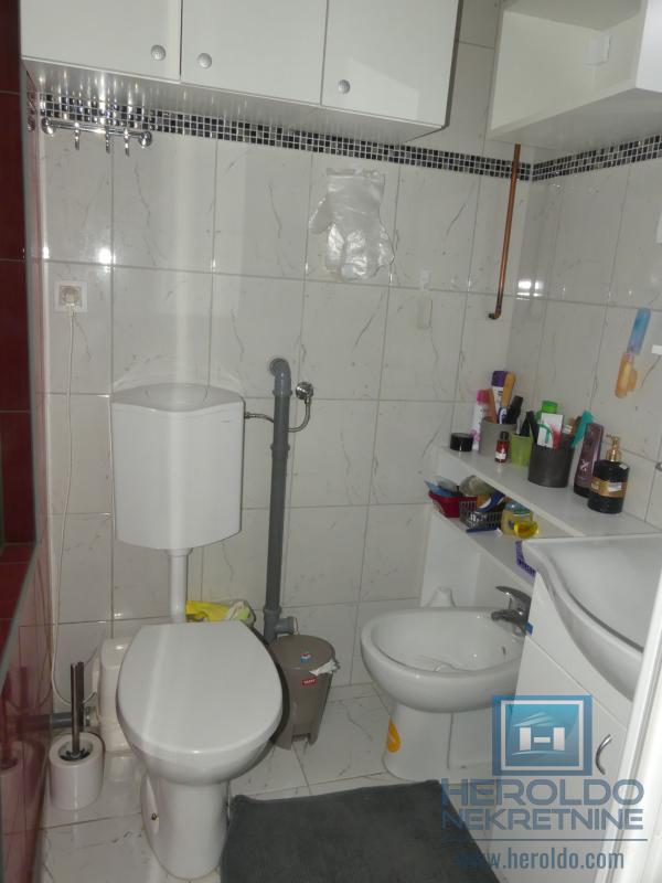 velika, prelepa kuća za višečlanu porodicu 34