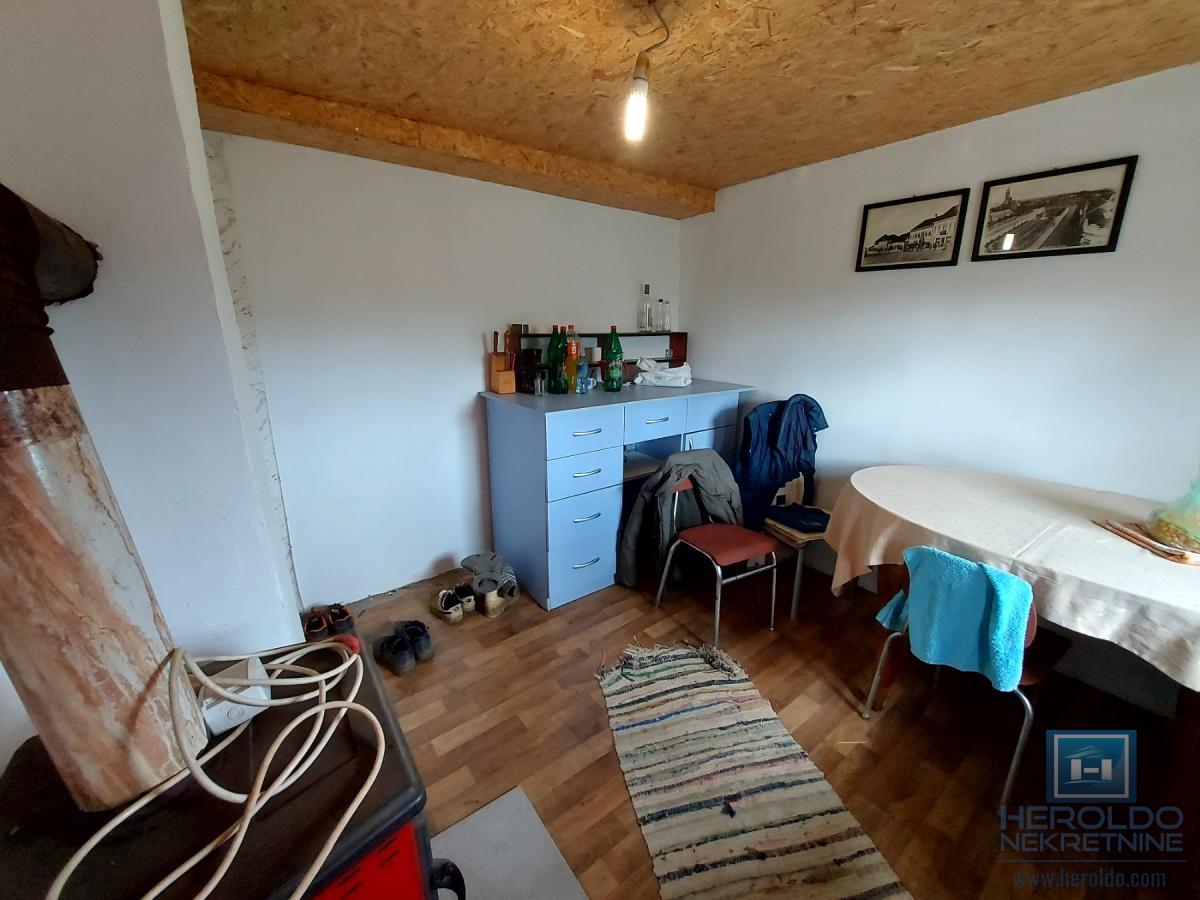 Veliki, lep plac sa objektom od 30m2 i 186 lešnika 4