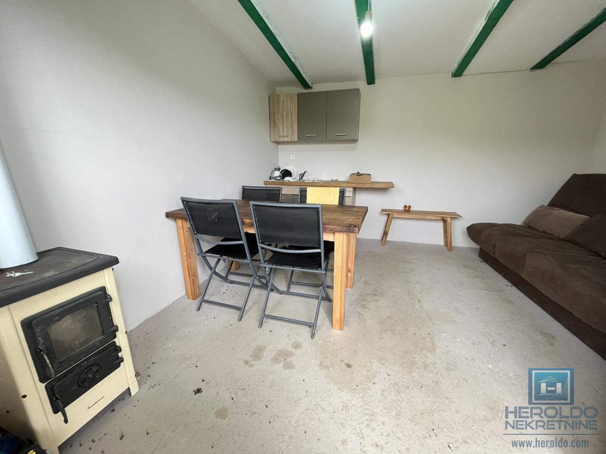 Vikendica na planini Crni Vrh 10