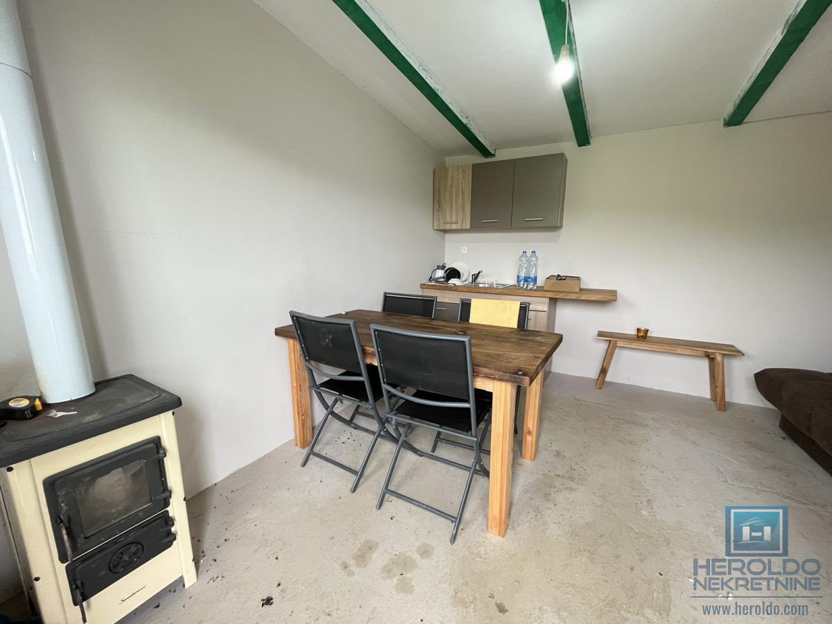 Vikendica na planini Crni Vrh 11