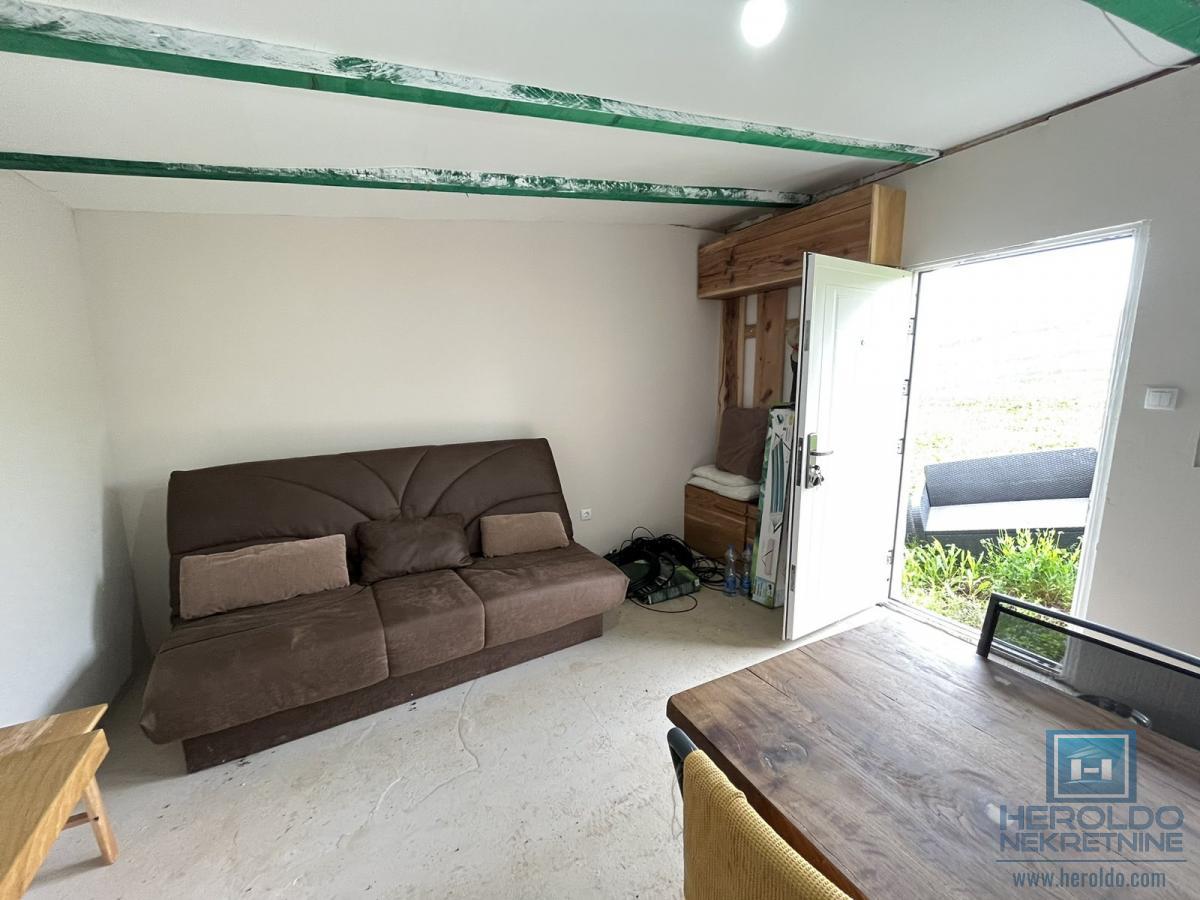 Vikendica na planini Crni Vrh 12