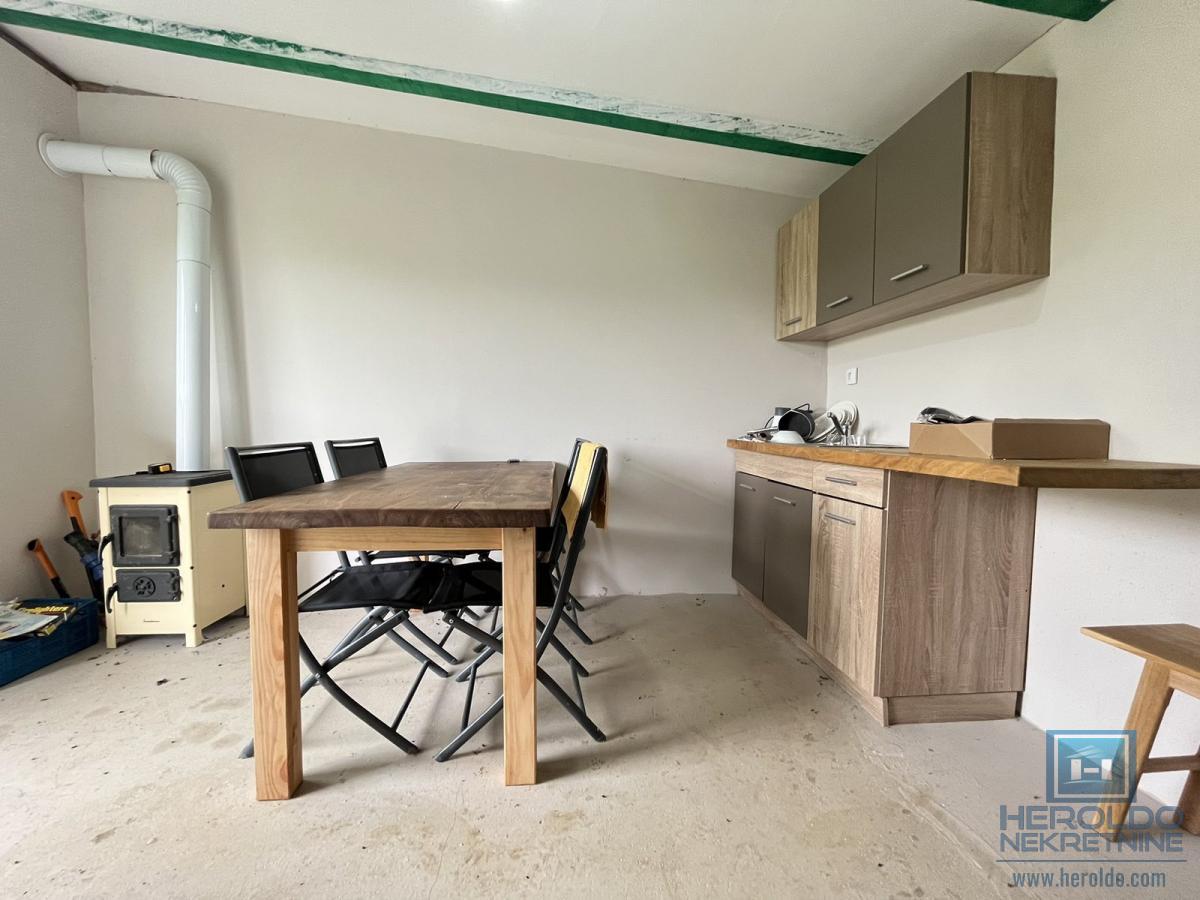 Vikendica na planini Crni Vrh 13