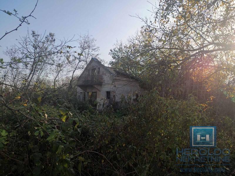 Zemljište sa starom kućom 3