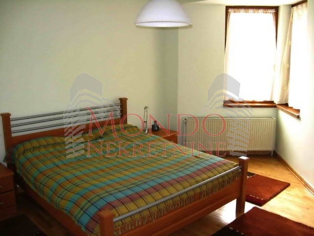 Izdaje se odlicna kuca sa dvoristem u jako mirnom kraju grada na Panteleju iznad Jagodin male. 5