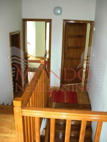 Izdaje se odlicna kuca sa dvoristem u jako mirnom kraju grada na Panteleju iznad Jagodin male. 9