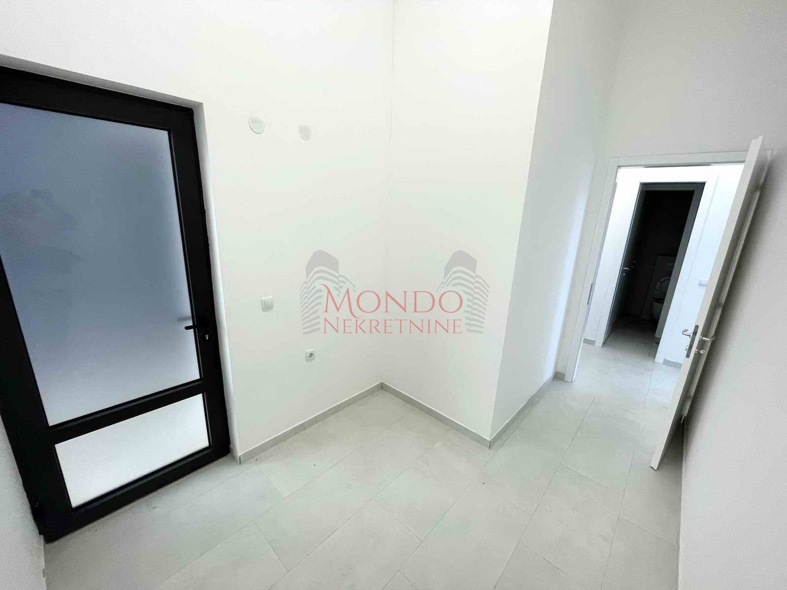  Lokal u samom centru, parking, cg, Niš 10