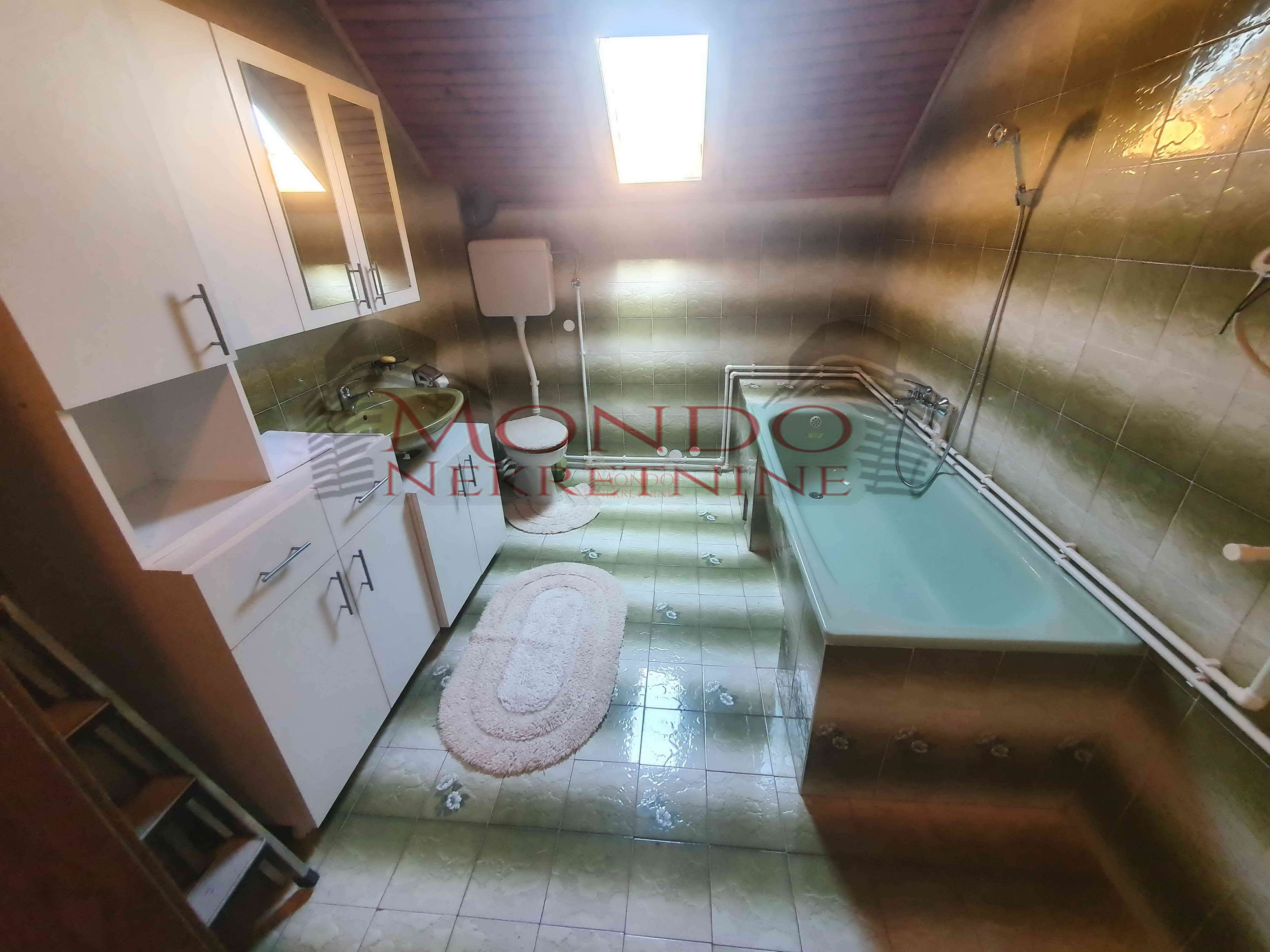 Prodaja kuće u okolini Niša, 450m2, plac 10 ari  18