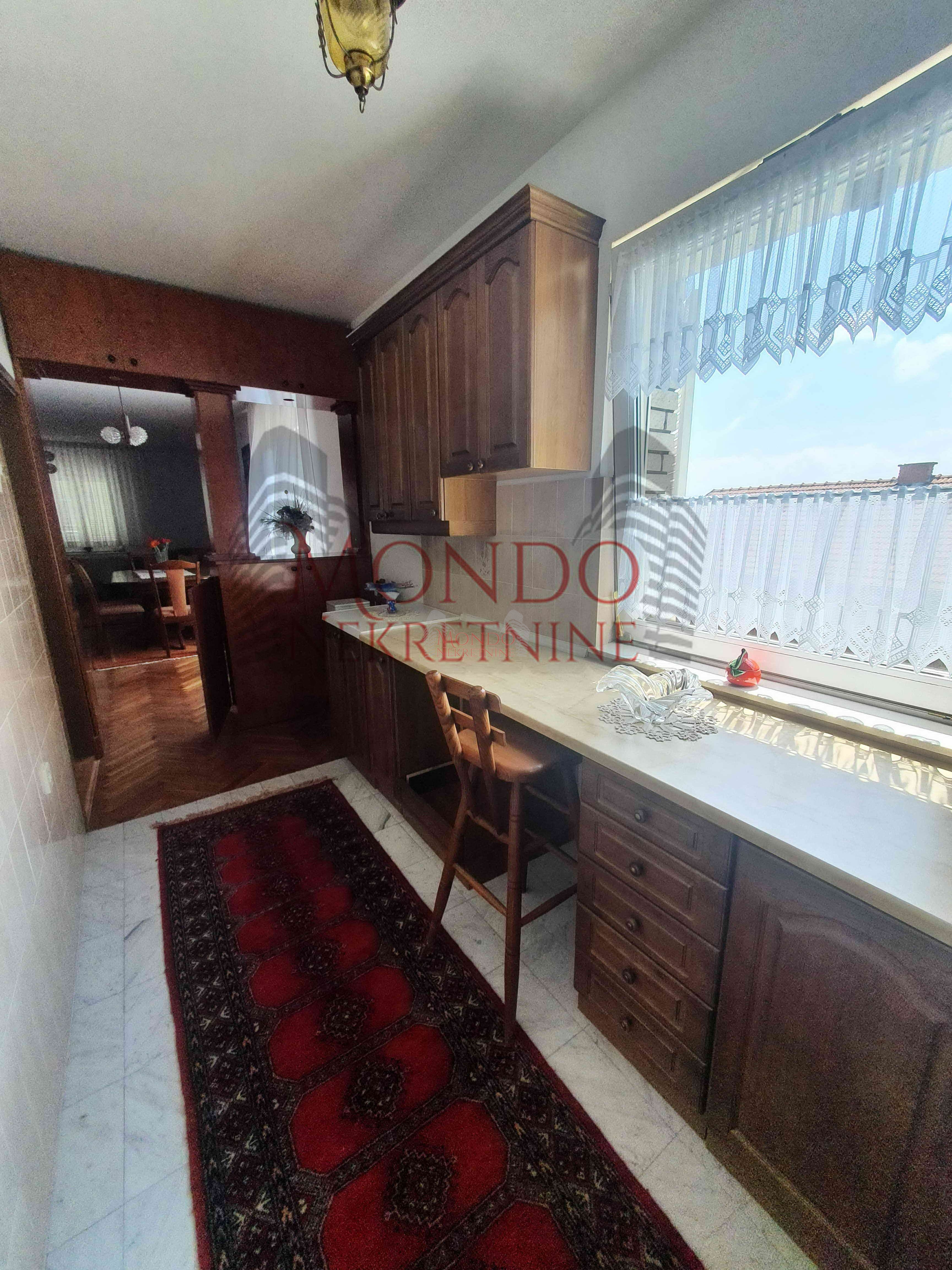 Prodaja kuće u okolini Niša, 450m2, plac 10 ari  11