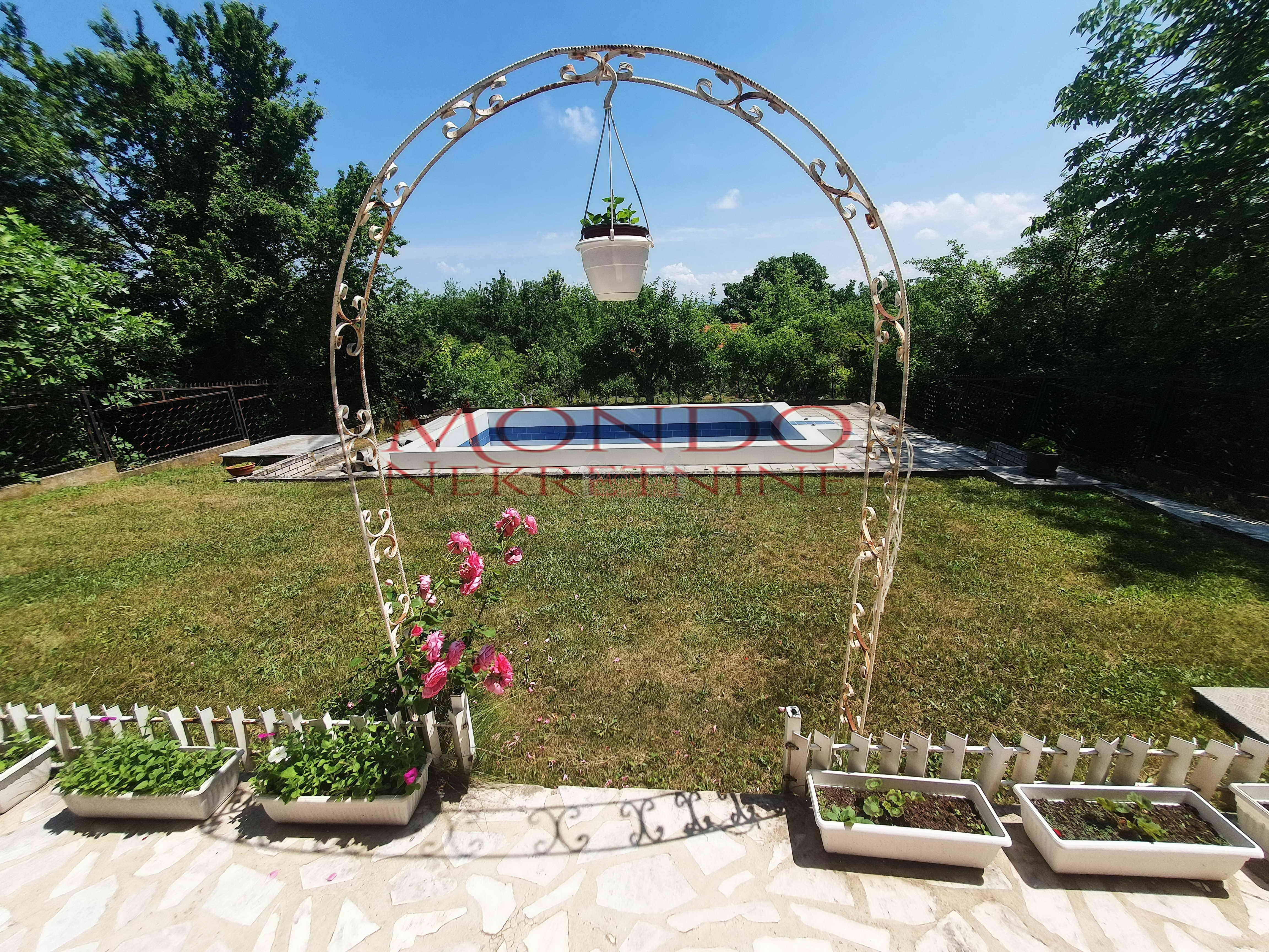 Prodaja kuće u okolini Niša, 450m2, plac 10 ari  2