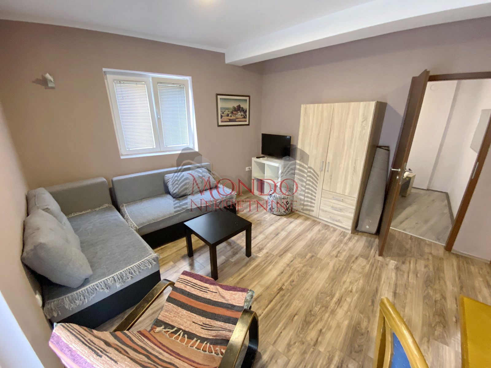 Izdaje se jednoiposoban stan kod Filozofskog fakulteta, ul.Prvomajska 3