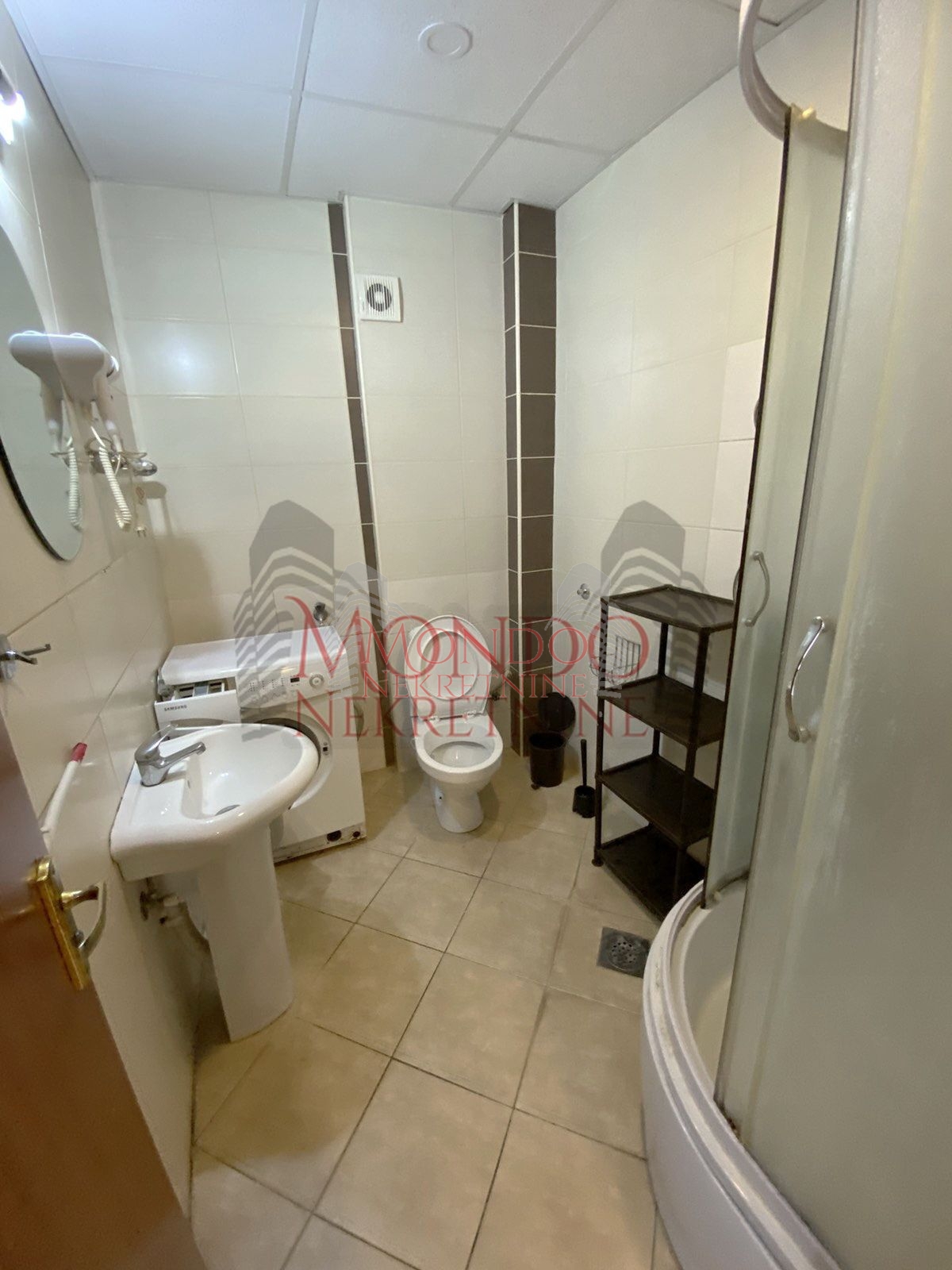 Izdaje se jednoiposoban stan kod Filozofskog fakulteta, ul.Prvomajska 9