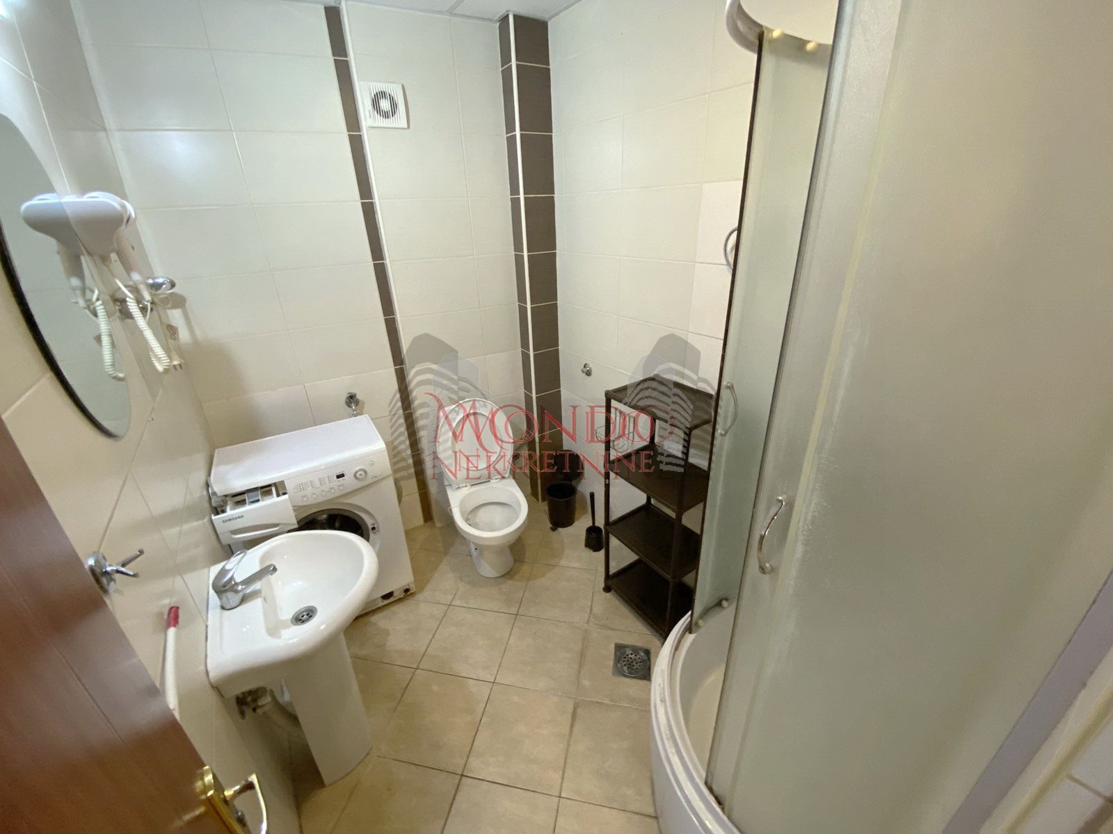 Izdaje se jednoiposoban stan kod Filozofskog fakulteta, ul.Prvomajska 8