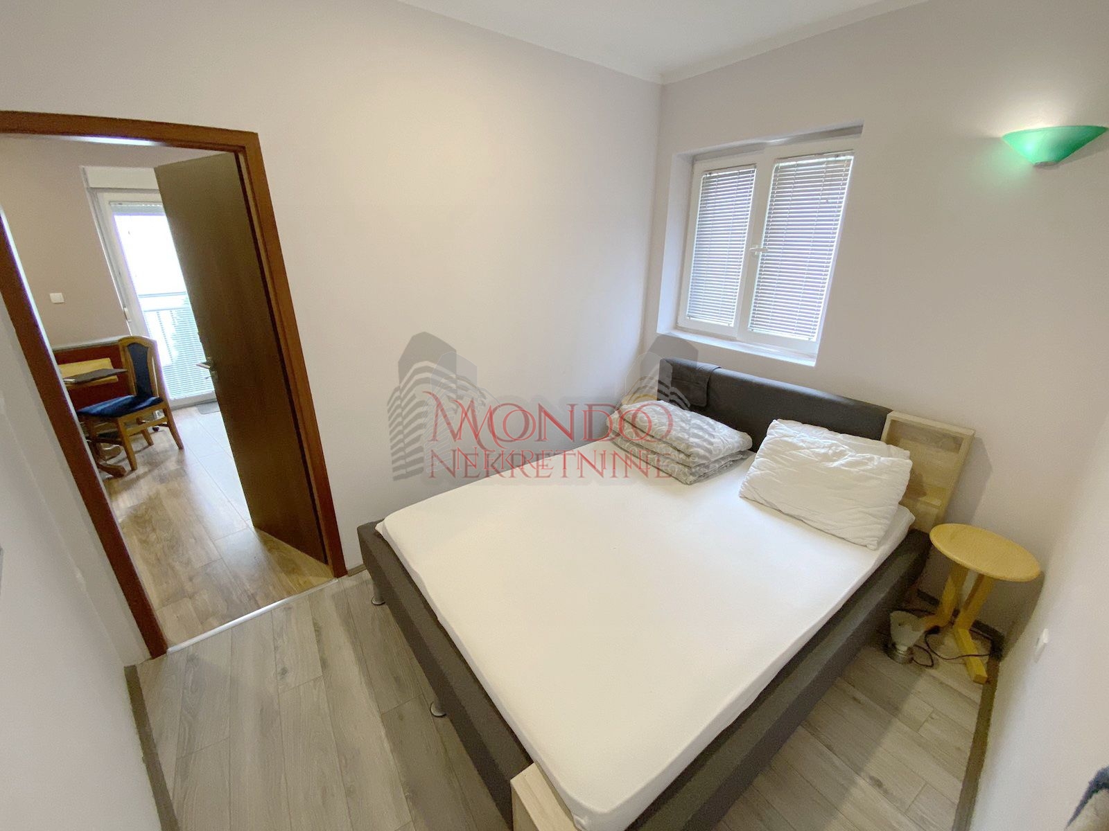 Izdaje se jednoiposoban stan kod Filozofskog fakulteta, ul.Prvomajska 7