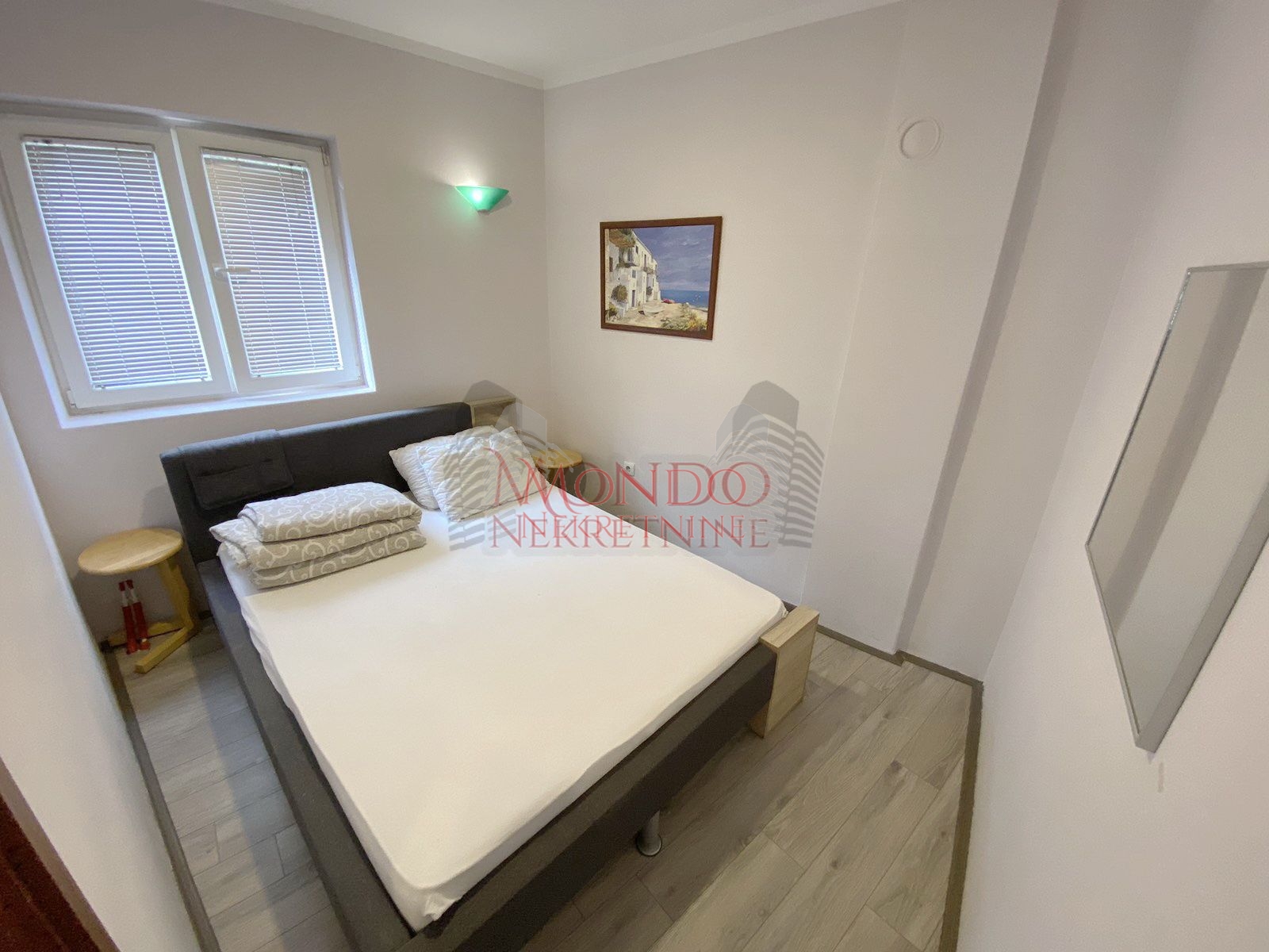 Izdaje se jednoiposoban stan kod Filozofskog fakulteta, ul.Prvomajska 6