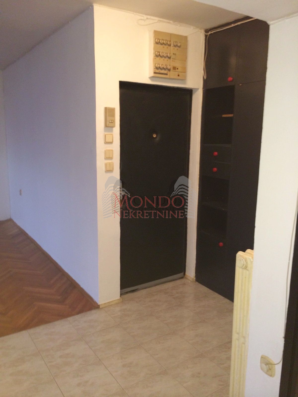 3.0 soban, Bulevar Nemanjića 2