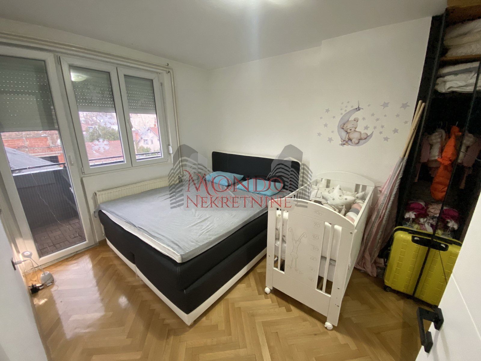 Prodaje se cetvorosoban stan kod Pravnog fakulteta 7