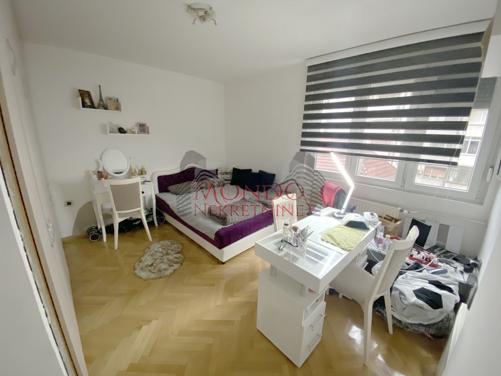 Prodaje se cetvorosoban stan kod Pravnog fakulteta 9