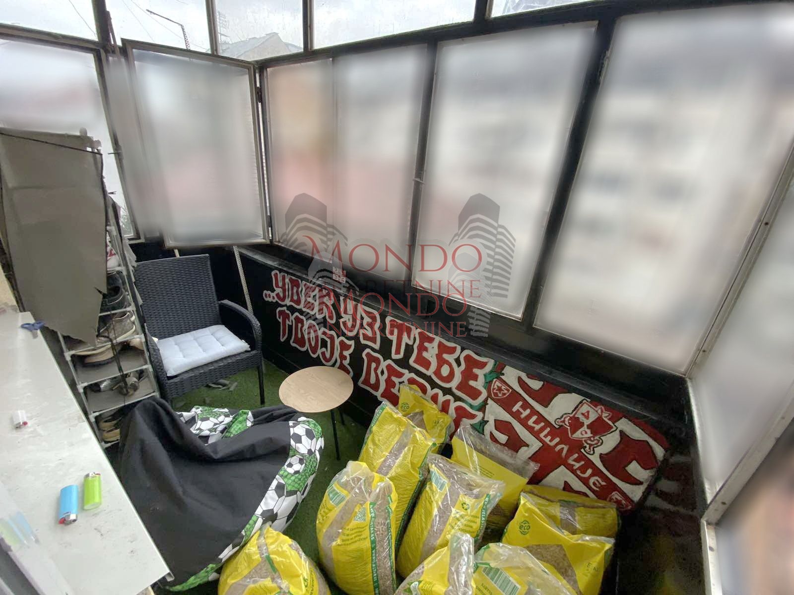 Prodaje se cetvorosoban stan kod Pravnog fakulteta 17