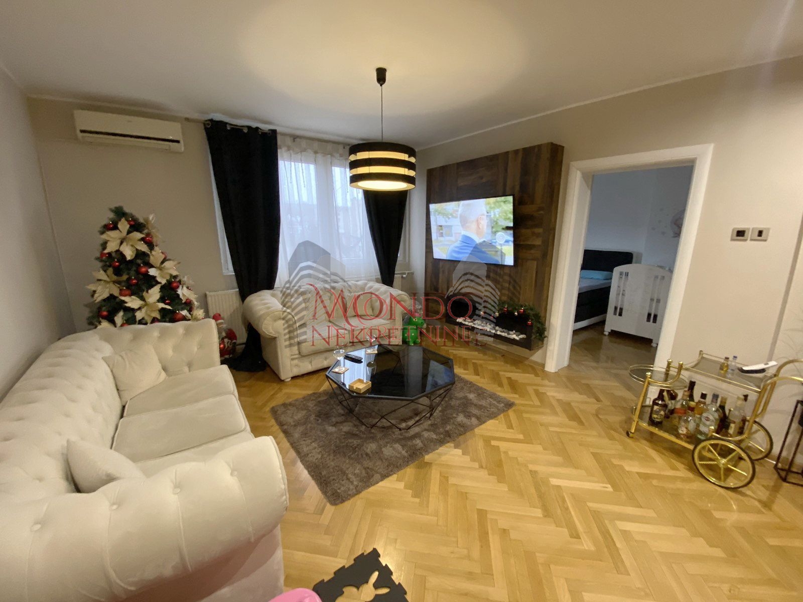 Prodaje se cetvorosoban stan kod Pravnog fakulteta 2