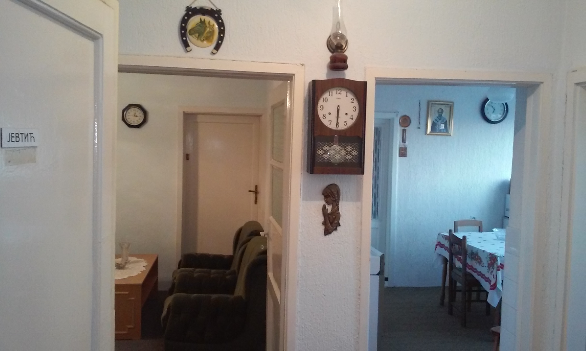 Beočin  centar  stan 70kvm  60 000e  Vojka Jevtić 064 122 72 71 2