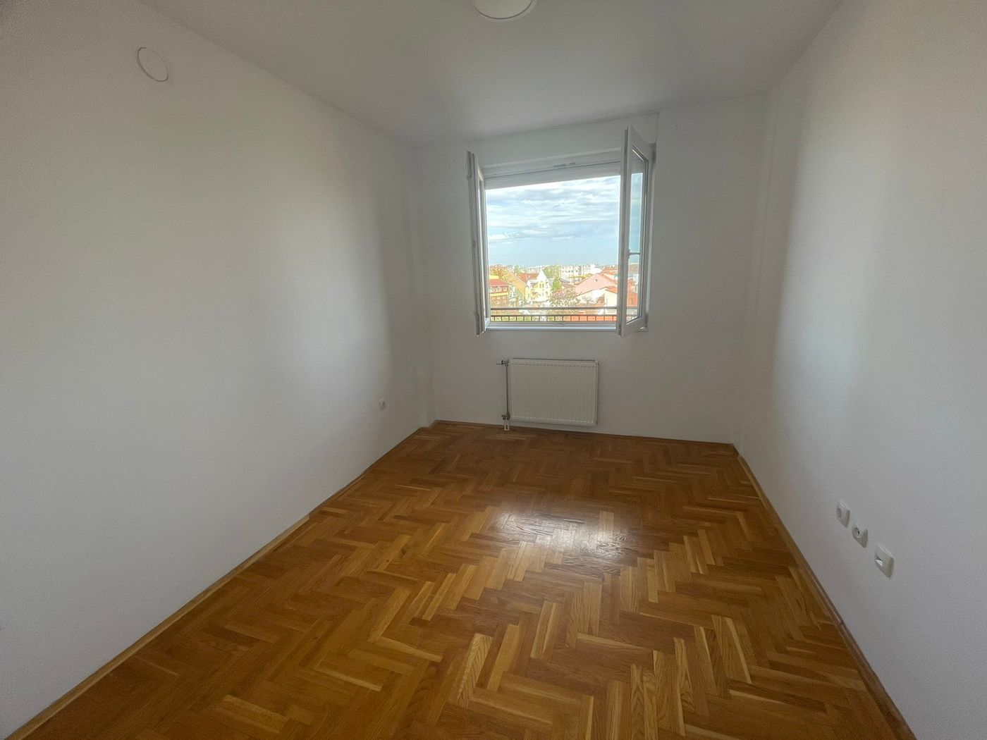 Odlična prilika  Renoviran i useljiv stan na Bulevaru Evrope 3