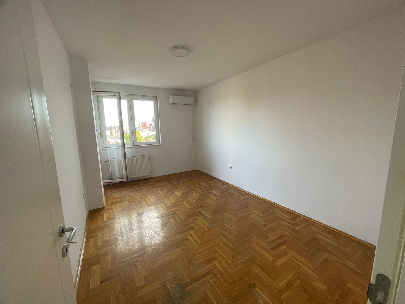 Odlična prilika  Renoviran i useljiv stan na Bulevaru Evrope 1