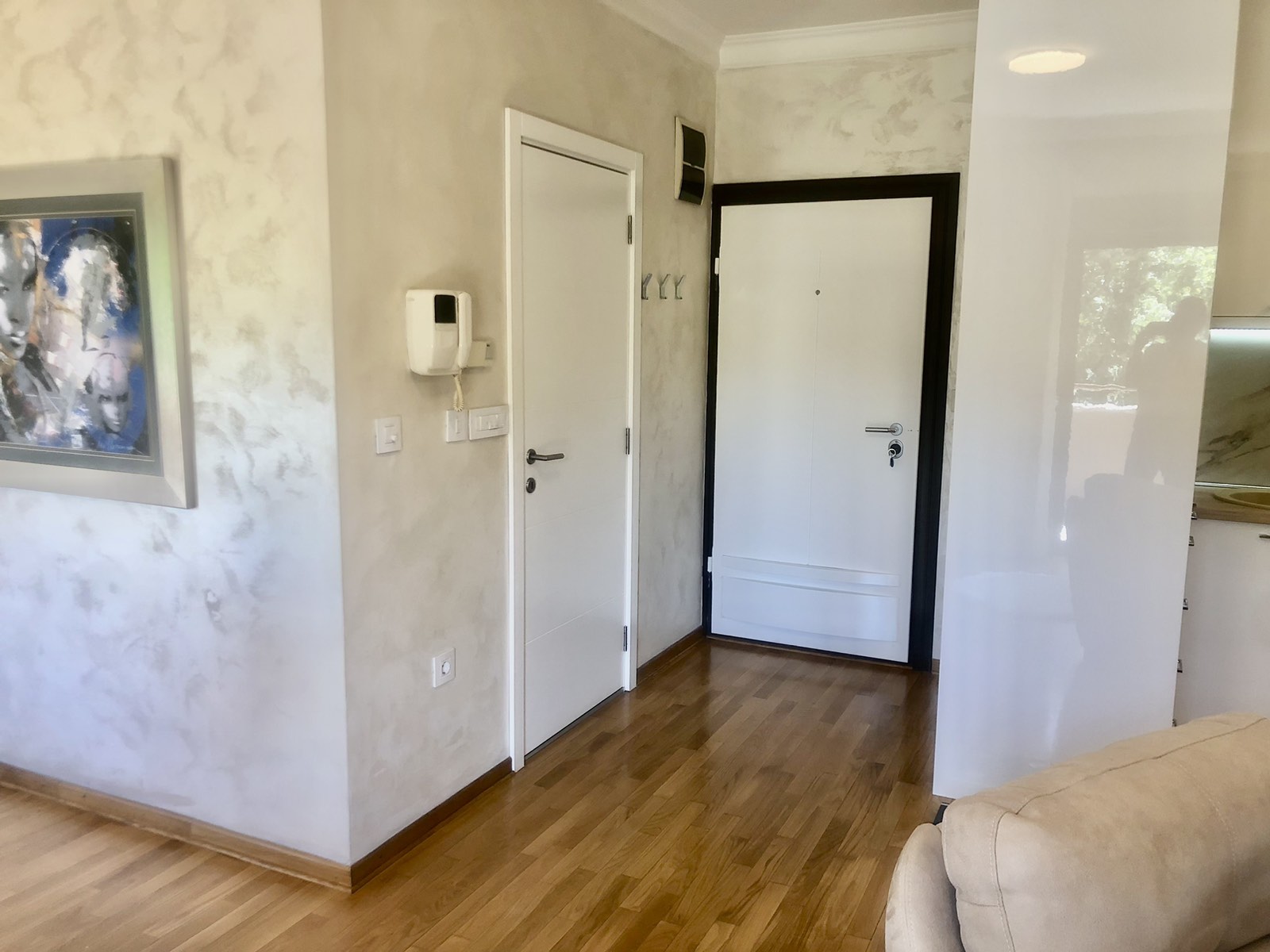 Prodajem LUX dvosoban stan na Vozdovcu 3