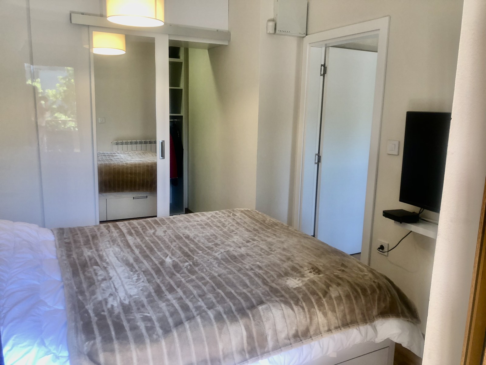 Prodajem LUX dvosoban stan na Vozdovcu 4