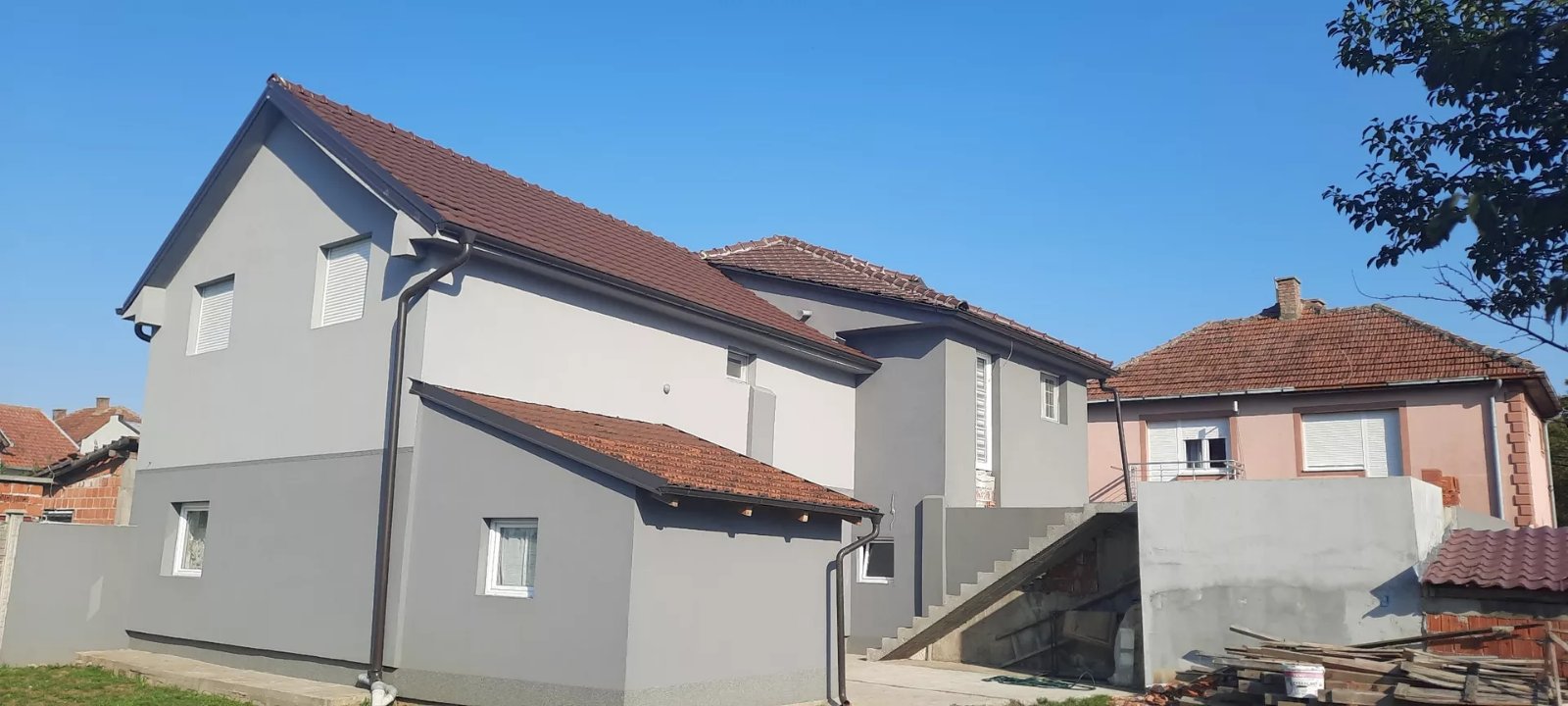 Kuca na prodaju 270 30m2 Dobanovci 2