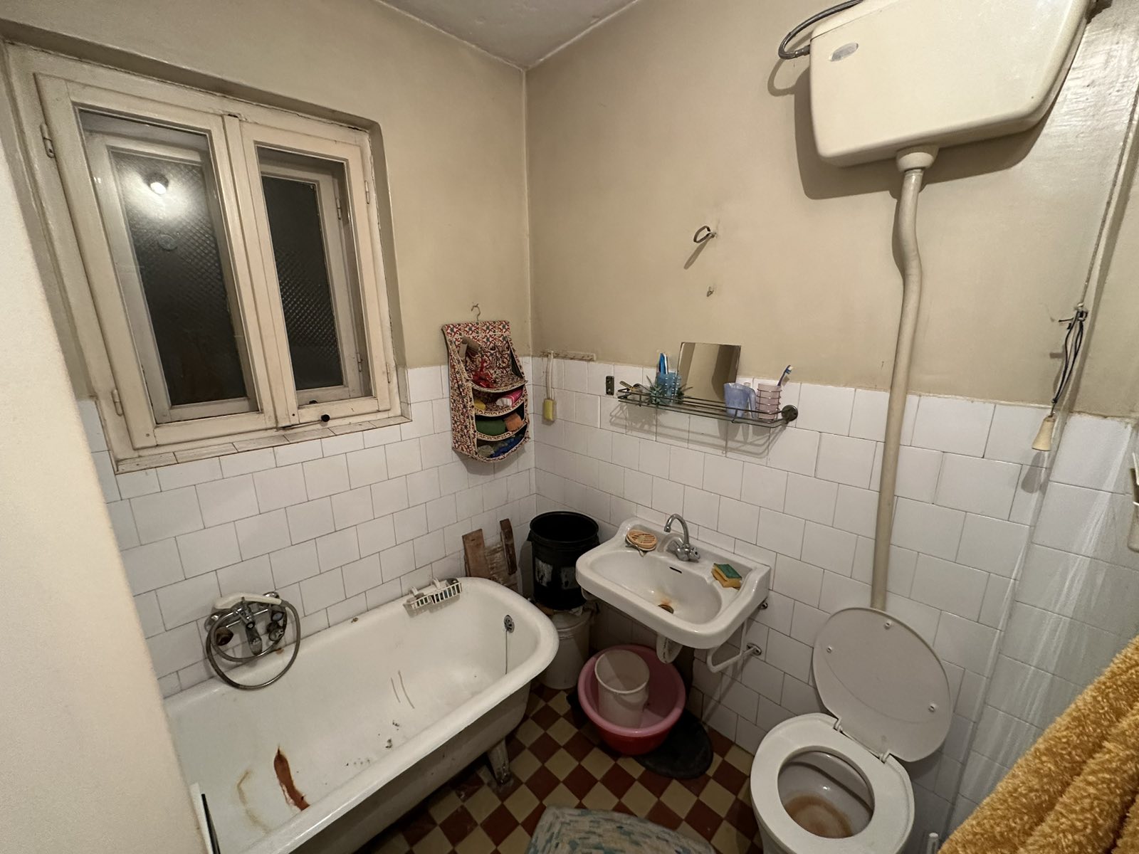 Izdajem kucu u Uzicu 5