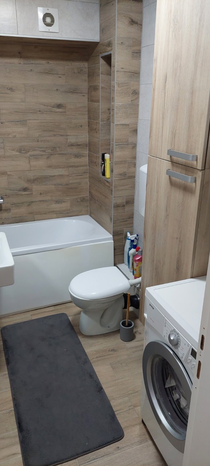 Prodajem uknjizen 4 soban stan na Adicama 5