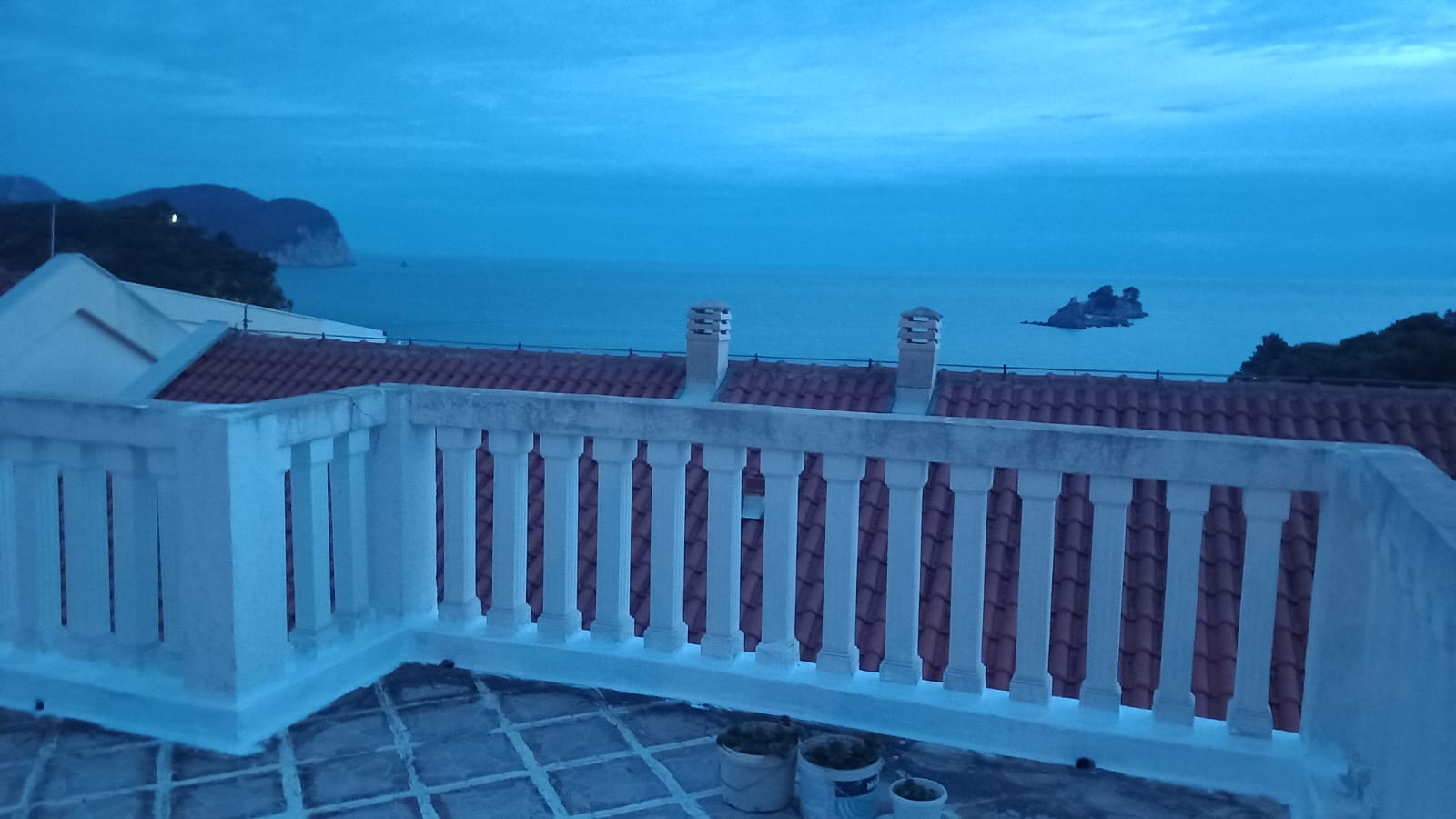 Petrovac stan 3 studio apartmana 1