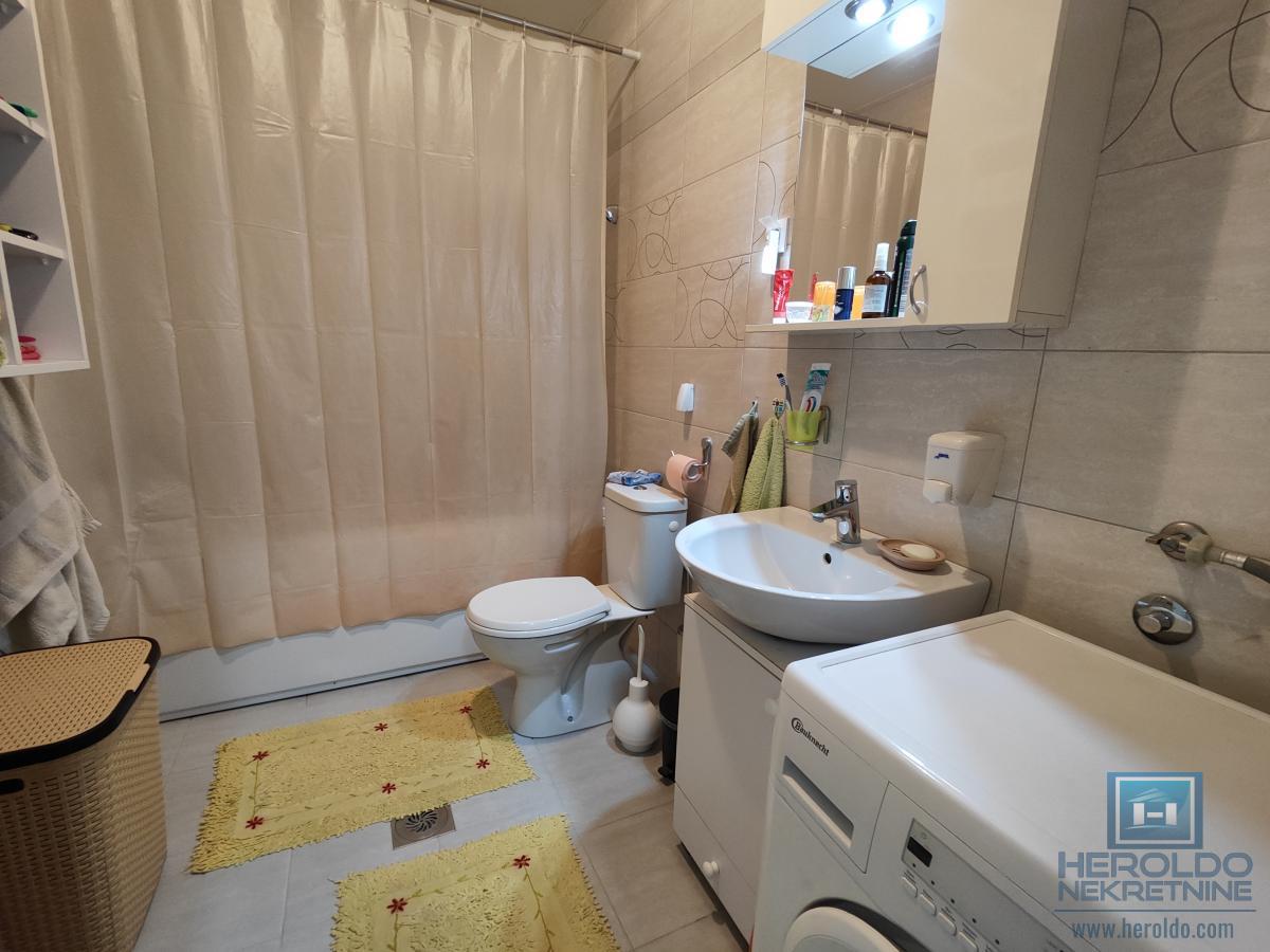 Kompletno namešten jednosoban stan 12