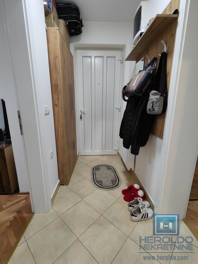 Kompletno namešten jednosoban stan 14