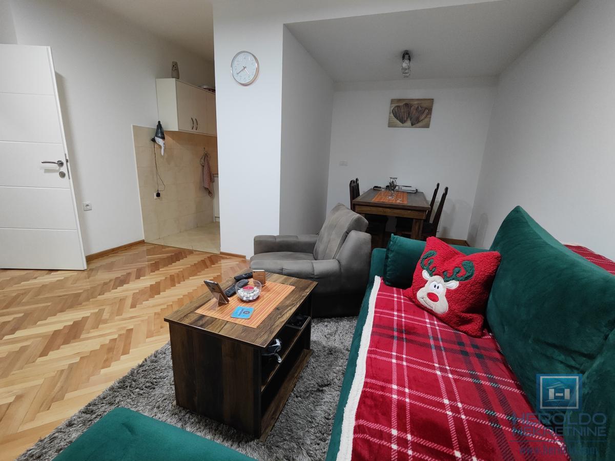 Kompletno namešten jednosoban stan 2