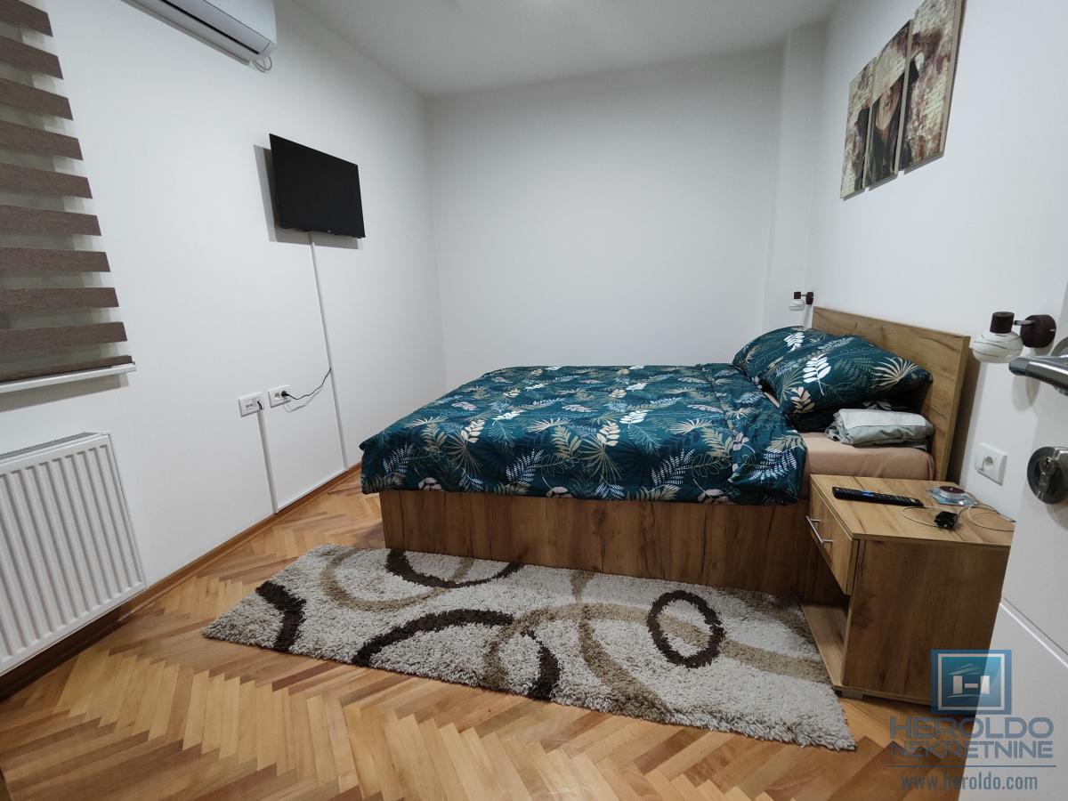 Kompletno namešten jednosoban stan 10